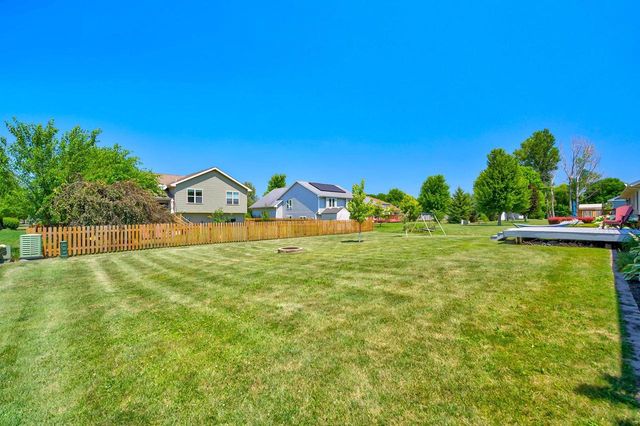 332 Sandridge Trail, Sun Prairie, WI 53590
