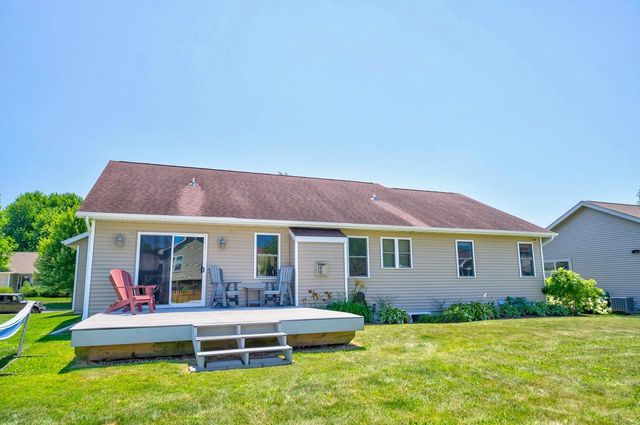 332 Sandridge Trail, Sun Prairie, WI 53590