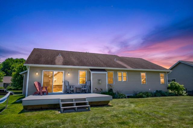 332 Sandridge Trail, Sun Prairie, WI 53590