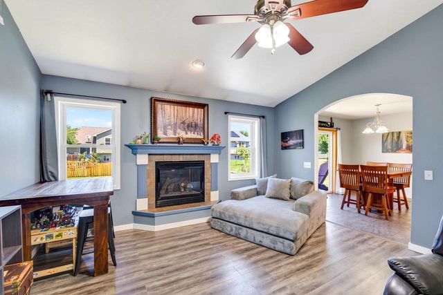 332 Sandridge Trail, Sun Prairie, WI 53590