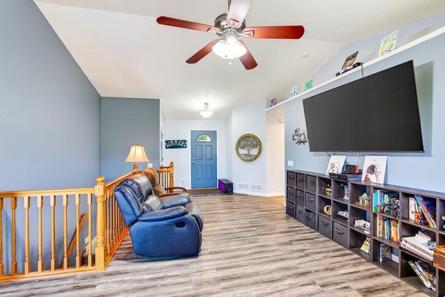 332 Sandridge Trail, Sun Prairie, WI 53590