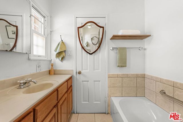 9813 S 3rd Avenue, Inglewood, CA 90305