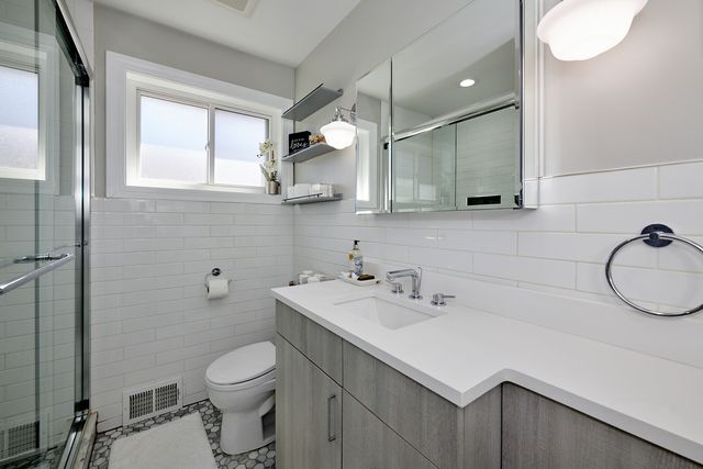 8835 National Avenue, Morton Grove, IL 60053