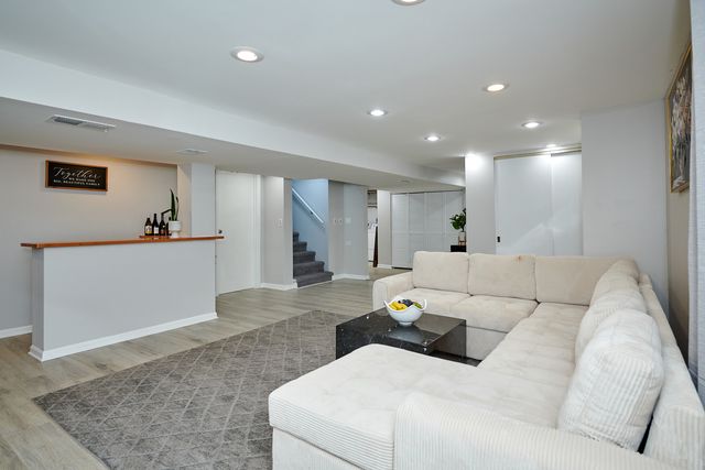 8835 National Avenue, Morton Grove, IL 60053