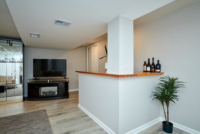 8835 National Avenue, Morton Grove, IL 60053