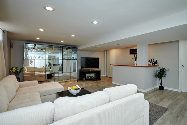 8835 National Avenue, Morton Grove, IL 60053