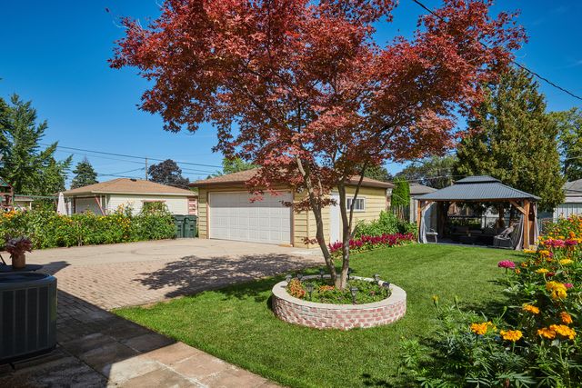 8835 National Avenue, Morton Grove, IL 60053