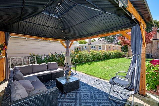 8835 National Avenue, Morton Grove, IL 60053