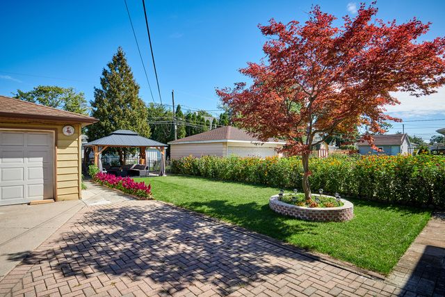 8835 National Avenue, Morton Grove, IL 60053