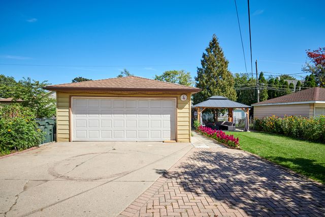 8835 National Avenue, Morton Grove, IL 60053