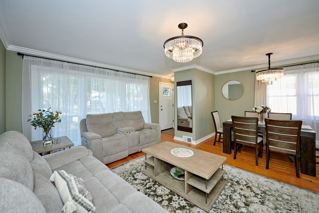 8835 National Avenue, Morton Grove, IL 60053