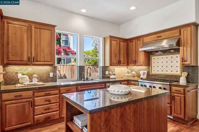 2755 Vernazza Dr, Livermore, CA 94550