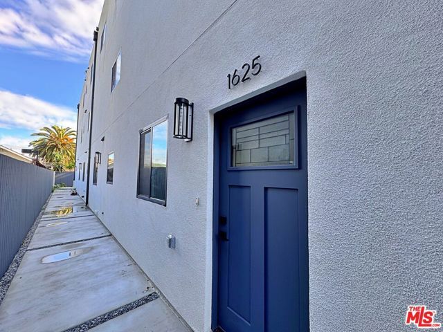 1625 W 37th Place, Los Angeles, CA 90018