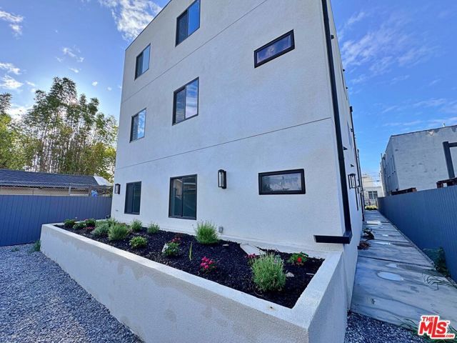 1625 W 37th Place, Los Angeles, CA 90018