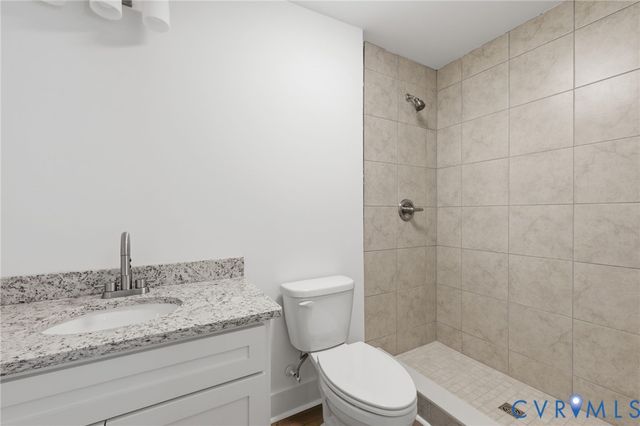 303 Dry Bridge Rd, Farmville, VA 23901