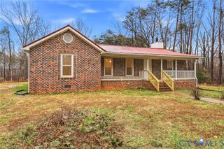 303 Dry Bridge Rd, Farmville, VA 23901