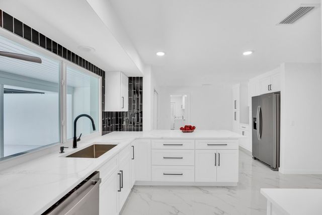 4384 SW 2nd Square SW, Vero Beach, FL 32968