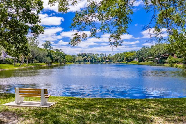 4384 SW 2nd Square SW, Vero Beach, FL 32968