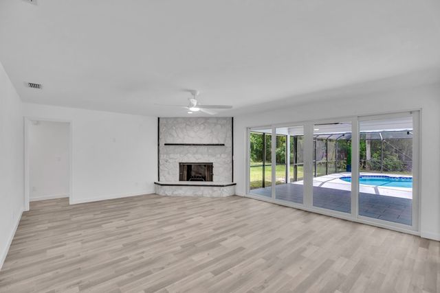 4384 SW 2nd Square SW, Vero Beach, FL 32968
