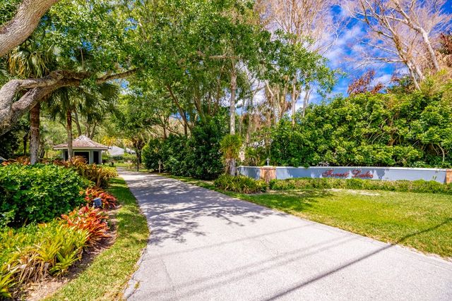 4384 SW 2nd Square SW, Vero Beach, FL 32968