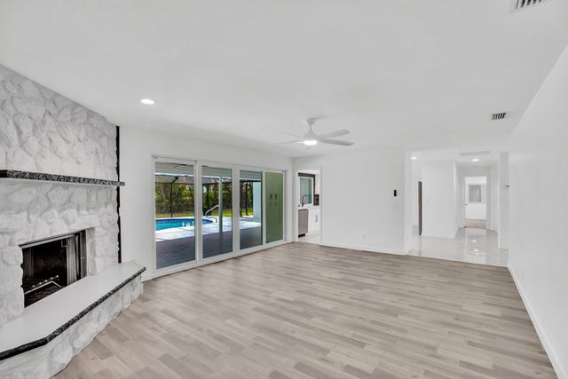 4384 SW 2nd Square SW, Vero Beach, FL 32968