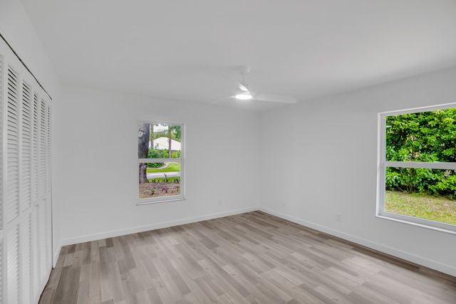 4384 SW 2nd Square SW, Vero Beach, FL 32968