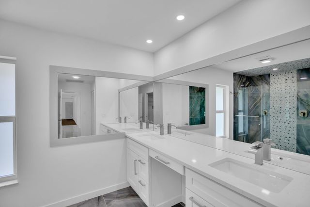 4384 SW 2nd Square SW, Vero Beach, FL 32968