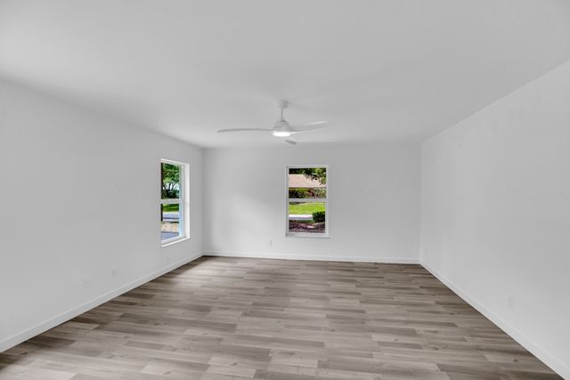 4384 SW 2nd Square SW, Vero Beach, FL 32968