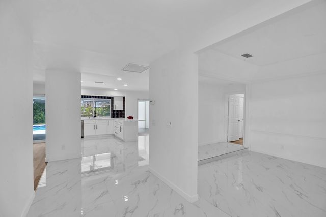 4384 SW 2nd Square SW, Vero Beach, FL 32968