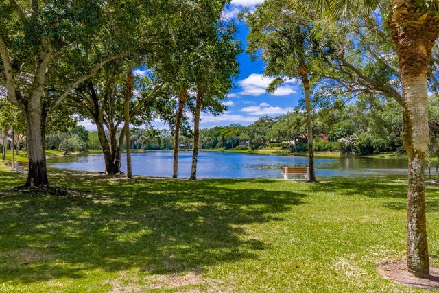 4384 SW 2nd Square SW, Vero Beach, FL 32968