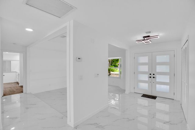 4384 SW 2nd Square SW, Vero Beach, FL 32968