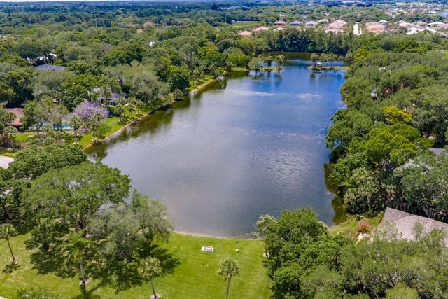 4384 SW 2nd Square SW, Vero Beach, FL 32968