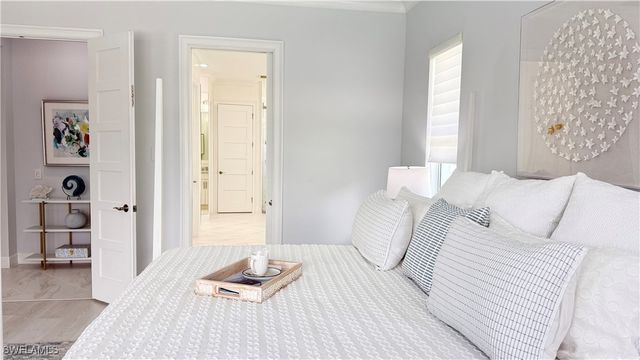 5060 Martinique DR, Naples, FL 34113