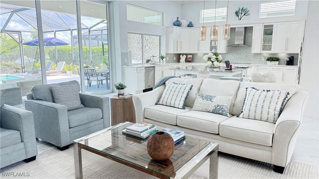 5060 Martinique DR, Naples, FL 34113