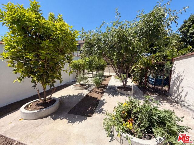 817 S 9th Street, Alhambra, CA 91801