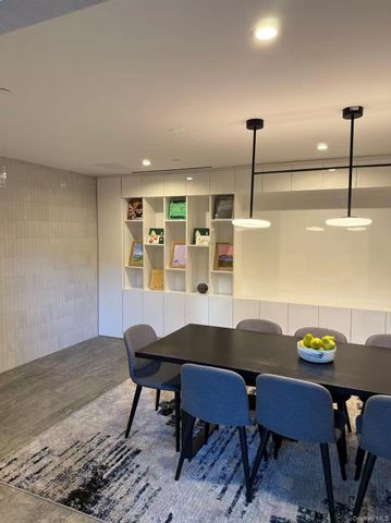 131-02A 40th Road 6G, Flushing, NY 11354