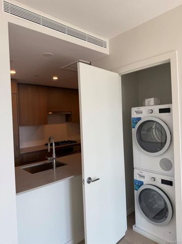 131-02A 40th Road 6G, Flushing, NY 11354