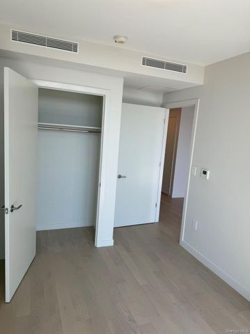 131-02A 40th Road 6G, Flushing, NY 11354