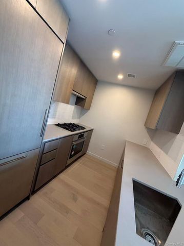 131-02A 40th Road 6G, Flushing, NY 11354