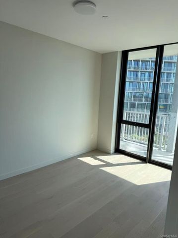 131-02A 40th Road 6G, Flushing, NY 11354