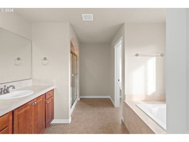 14700 Se PEBBLE BEACH Dr, Happy Valley, OR 97086