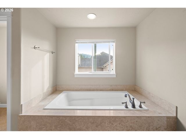 14700 Se PEBBLE BEACH Dr, Happy Valley, OR 97086