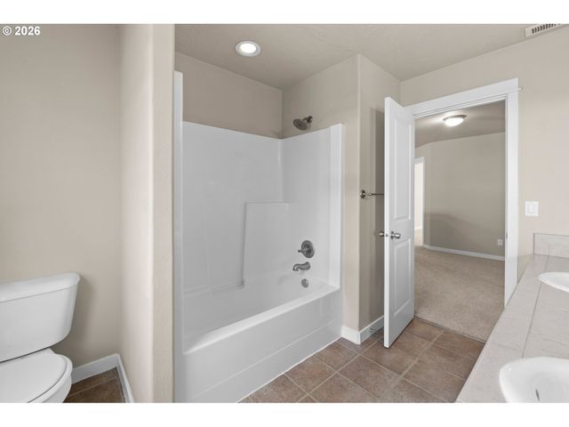 14700 Se PEBBLE BEACH Dr, Happy Valley, OR 97086