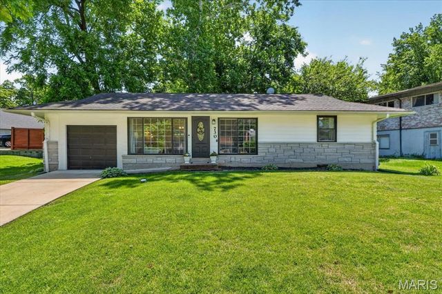 730 Samoa Drive, St Louis, MO 63126