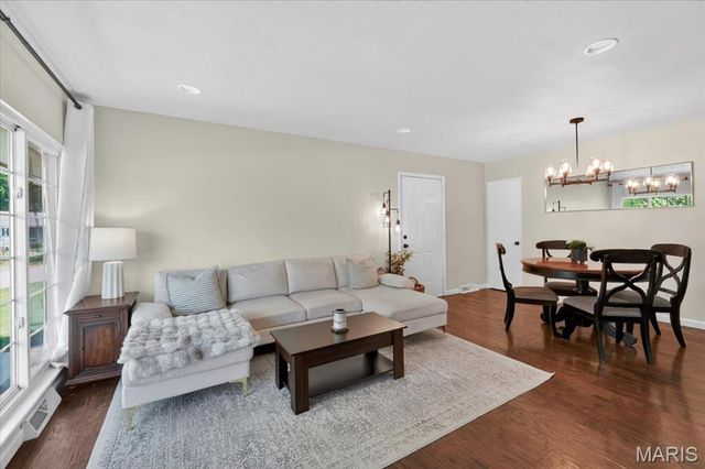 730 Samoa Drive, St Louis, MO 63126