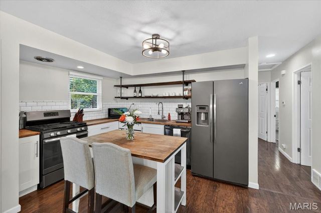 730 Samoa Drive, St Louis, MO 63126