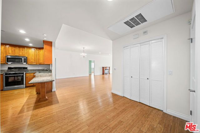 722 S Oxford Avenue 403, Los Angeles, CA 90005