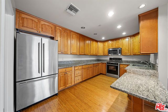 722 S Oxford Avenue 403, Los Angeles, CA 90005