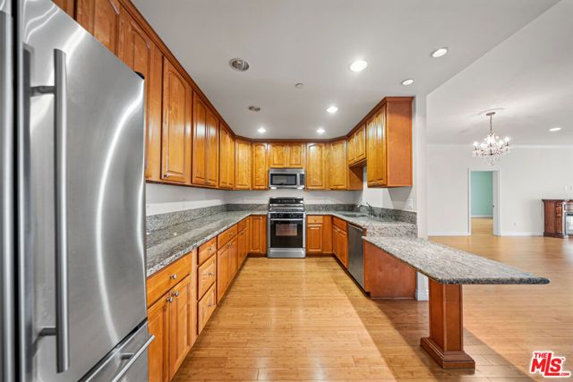 722 S Oxford Avenue 403, Los Angeles, CA 90005
