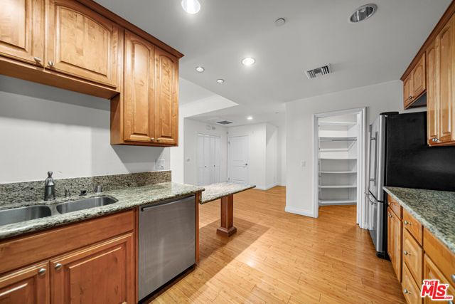 722 S Oxford Avenue 403, Los Angeles, CA 90005